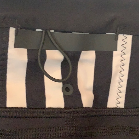 *Lululemon* Black/White, Water Bound Short - Picture 7 of 9